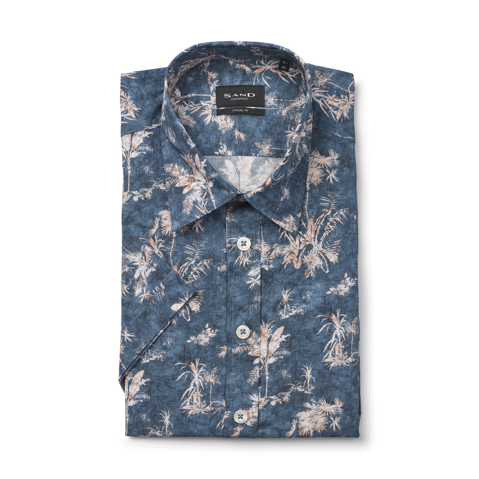 Fine cotton printed shirt. short sleeve in modern fit.